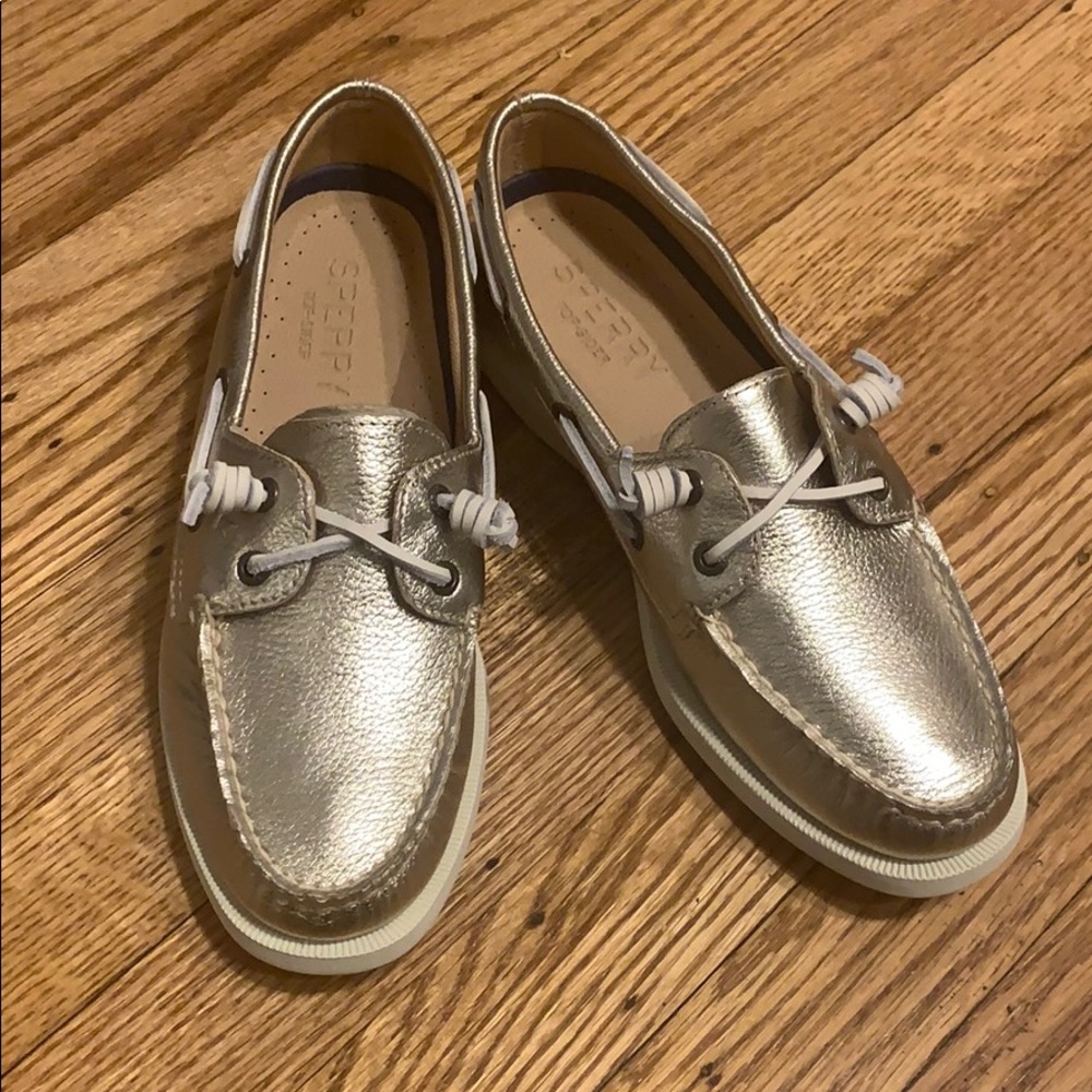New Never-Worn Gold Metallic Sperry Top Siders